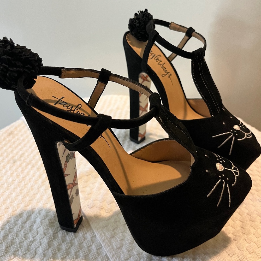 TAYLOR SAYS BUNNY HOP HEELS NWT RARE
